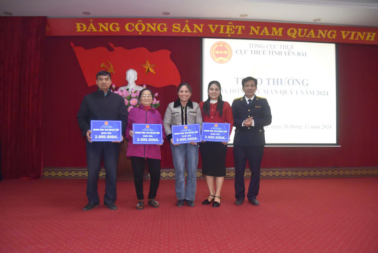 cuc thue yen bai trao thuong chuong trinh hoa don may man 3 quy dau nam 2024 cuc thue yen bai trao thuong chuong trinh hoa don may man 3 quy dau nam 2024