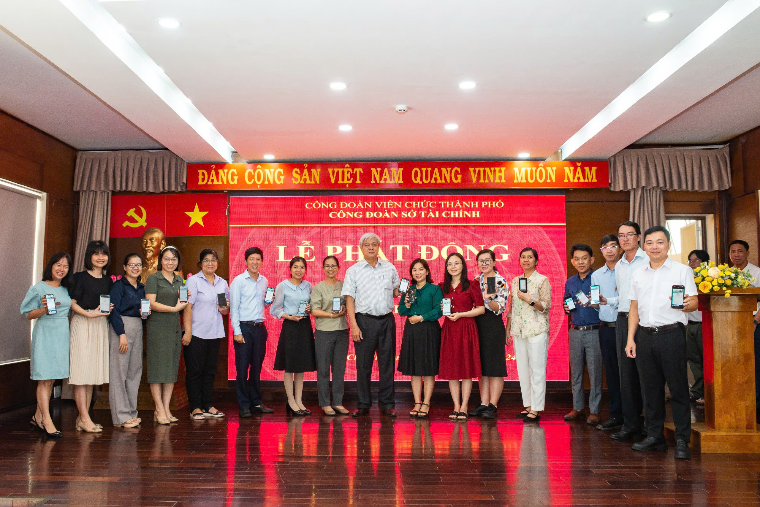 nhieu co quan thue tai chinh phia nam tich cuc tham gia ho tro dong bao bi anh huong bao lu