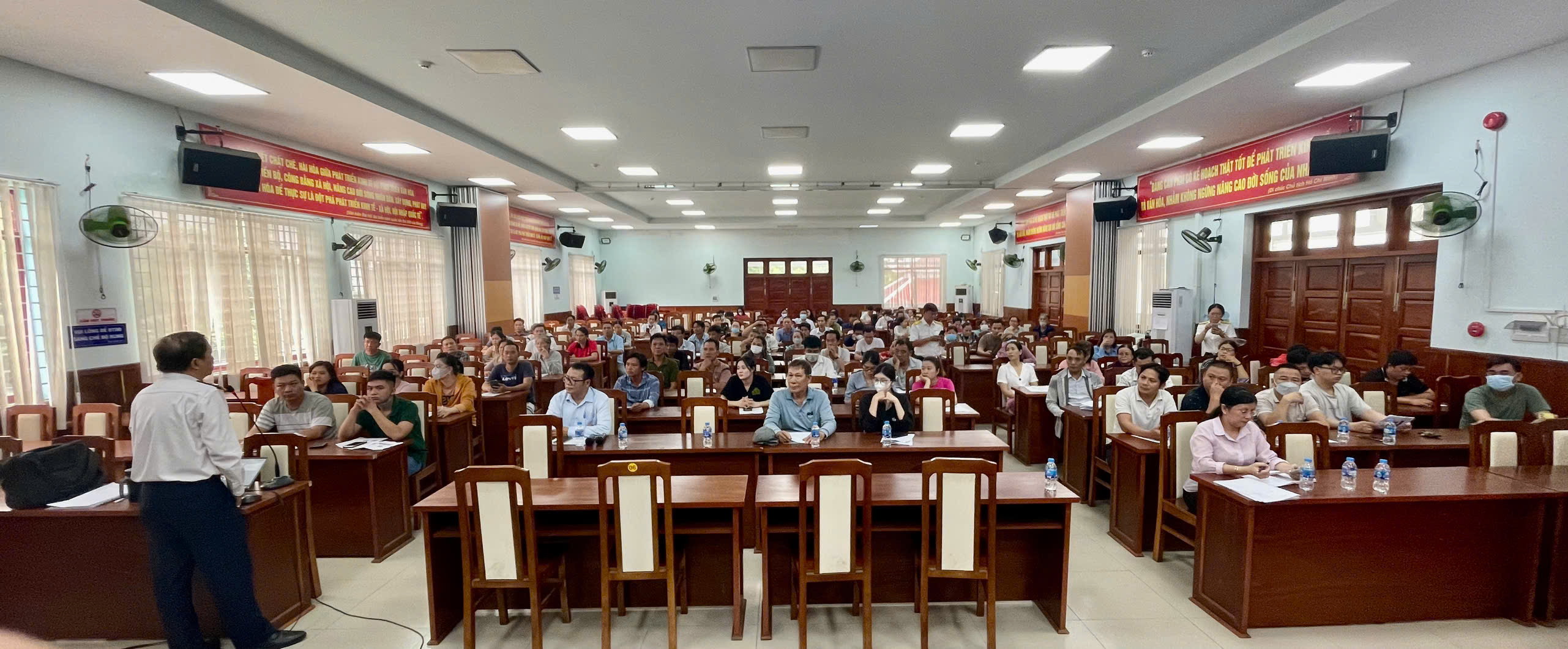 ve 18 thon vuon trau nop thue qua etax mobile