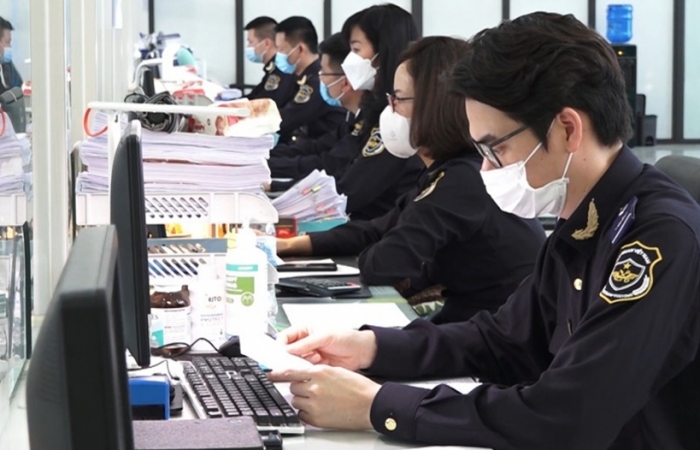 Hải quan Lạng Sơn cùng doanh nghiệp nối lại hoạt động kinh doanh từ cửa khẩu