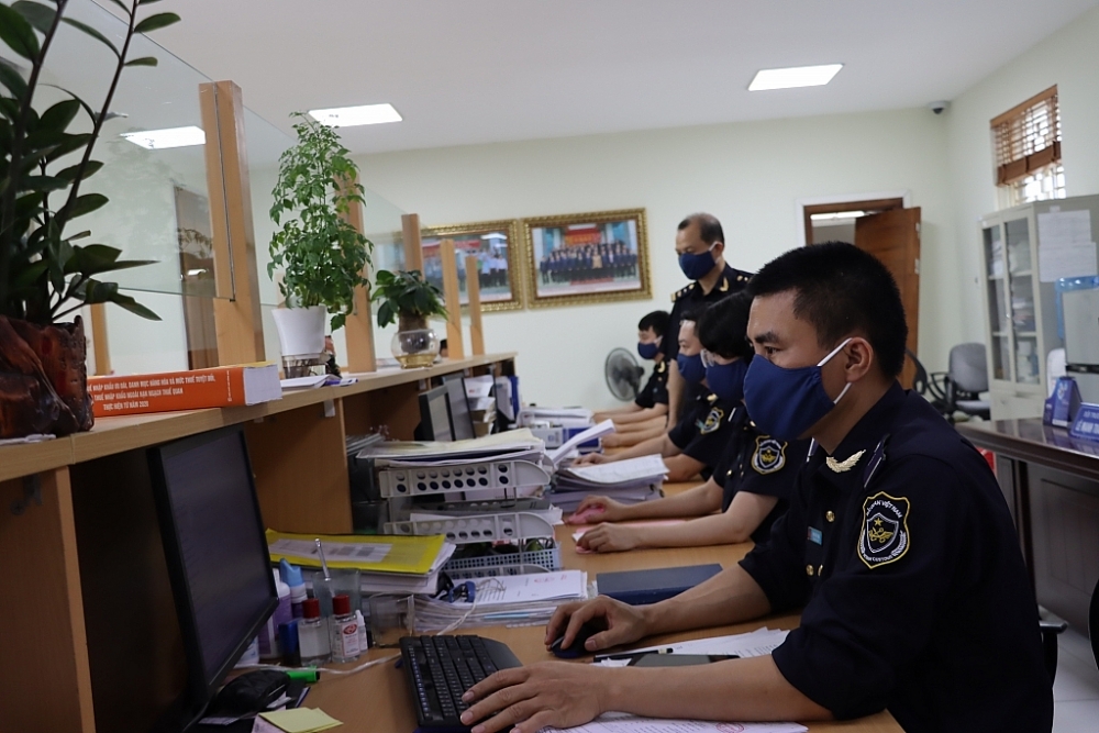Hoạt động nghiệp vụ tại Chi cục Hải quan Hưng Yên (Cục Hải quan Hải Phòng). 	Ảnh: T.Bình