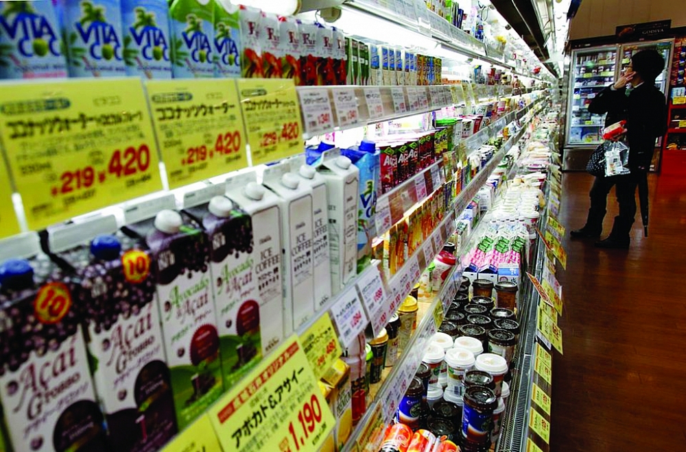 Kệ hàng hoá tại một siêu thị ở Tokyo, Nhật Bản.