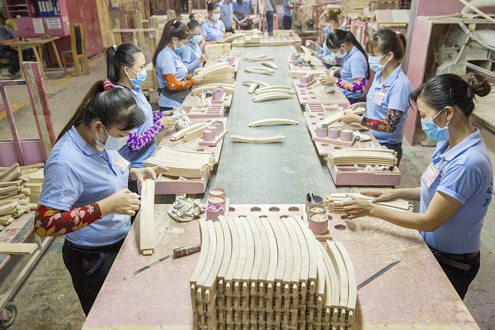 Nhiều đơn hàng xuất khẩu của Công ty Cổ phần Gỗ Minh Dương (Thuận An, Bình Dương) đã kín đến hết quý 3, công ty đang tiếp nhận đơn hàng cho quý 4. 	Ảnh: DN cung cấp