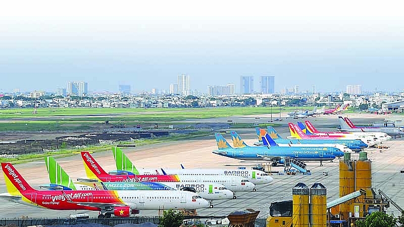 Giảm bớt được số ca lây nhiễm trong cộng đồng, tiến tới bỏ giãn cách và tỷ lệ tiêm vắc xin ngày càng cao, Việt Nam có thể từng bước quay trở lại khôi phục các chuyến bay nội địa, phục hồi lại thị trường du lịch. 	Ảnh: ST