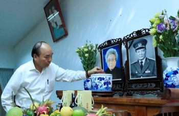 Thủ tướng dâng hương, tưởng nhớ các nguyên lãnh đạo Đảng, Nhà nước