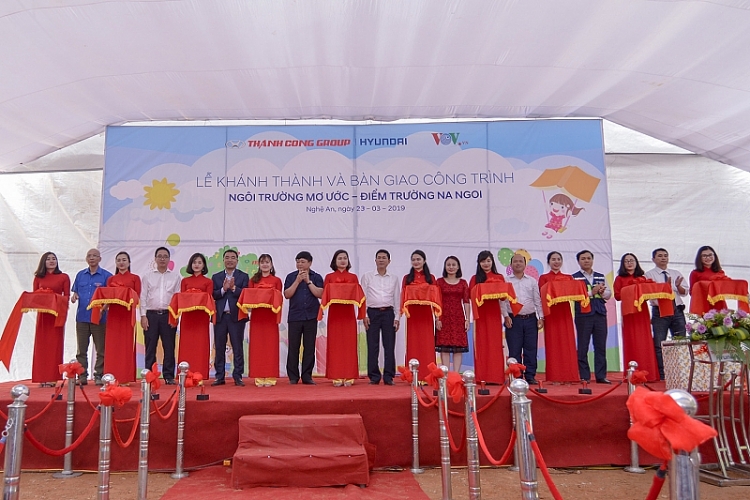 hyundai thanh cong khanh thanh diem truong tieu hoc tai nghe an