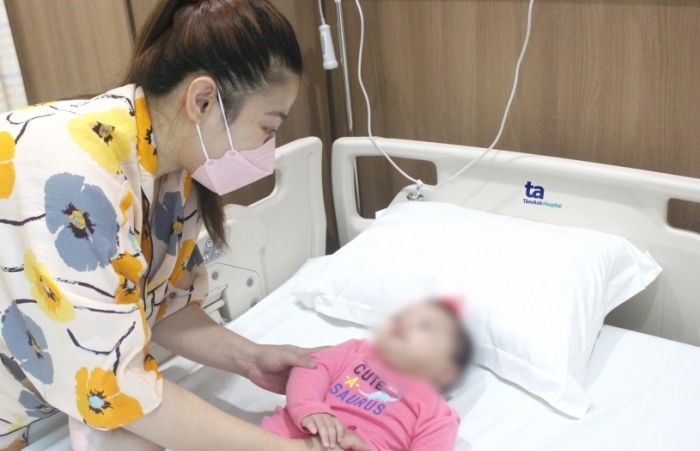 Trẻ tiểu ra máu do những nguyên nhân nào?