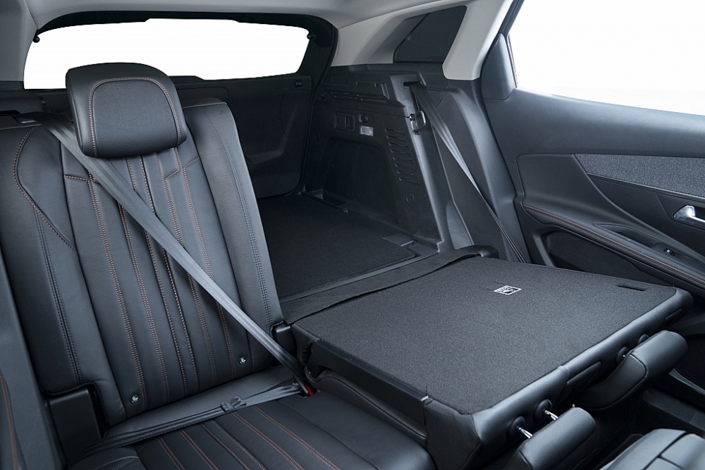 New Peugeot 3008 ra mắt với giá bán ưu đãi từ 989 triệu đồng