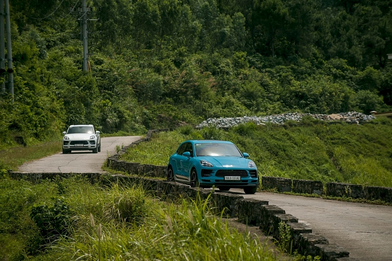 porsche macan su phan khich tren nhung cung duong