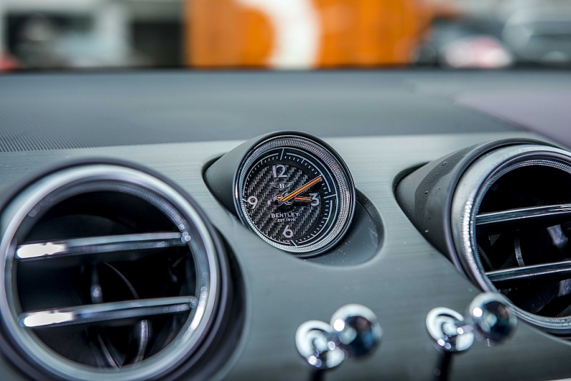 viet nam don bentayga v8 ban 100 nam ca nhan hoa dau tien