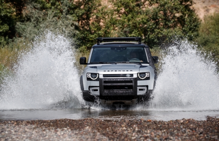 "Huyền thoại" Land Rover Defender mới đã chính thức có mặt tại Việt Nam