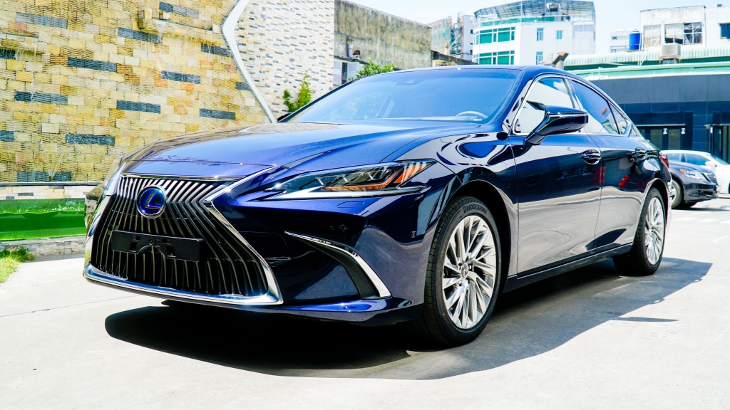 Không tăng giá Lexus ES 2021 thêm nhiều tính năng