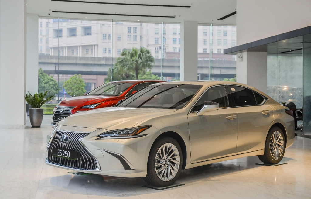 Không tăng giá Lexus ES 2021 thêm nhiều tính năng