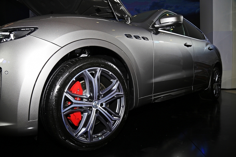 levante trofeo phien ban manh me nhat cua maserati chinh thuc ra mat