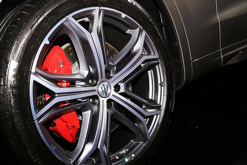 levante trofeo phien ban manh me nhat cua maserati chinh thuc ra mat