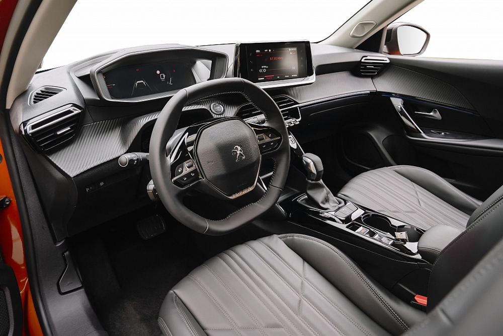 Giá từ 739 triệu đồng, Peugeot 2008 tạo sức nóng cho thị trường ô tô cuối năm