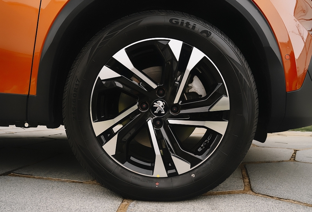 Giá từ 739 triệu đồng, Peugeot 2008 tạo sức nóng cho thị trường ô tô cuối năm