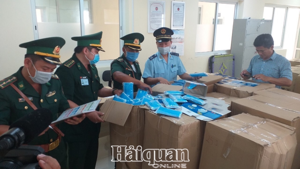 lai xe cho 164000 khau trang y te xuat lau qua an giang khai gi