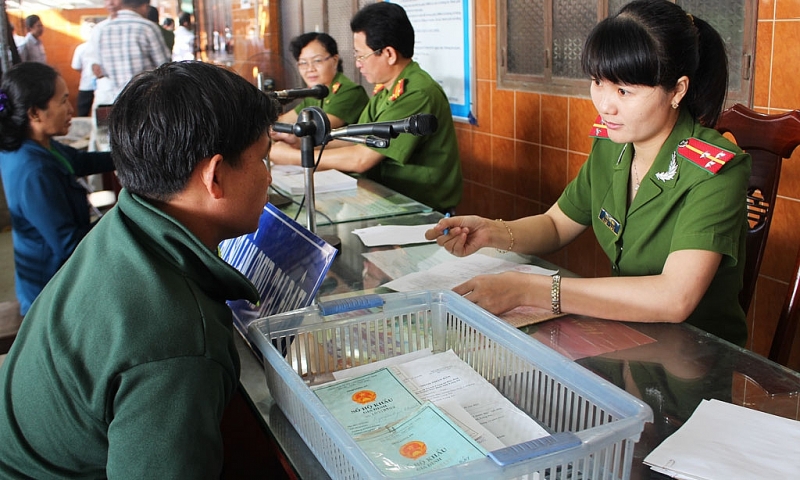 bo tai chinh du tinh doi don vi thu le phi cap the can cuoc cong dan
