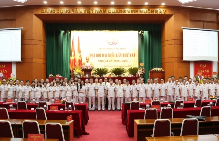 Nâng cao chất lượng đội ngũ đảng viên, công chức thực hiện thắng lợi các nhiệm vụ chính trị của ngành Hải quan