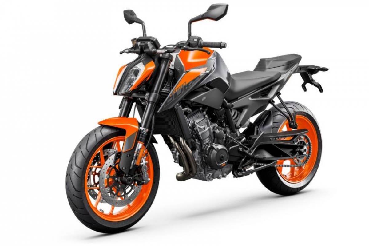 ktm-890-duke-studio-orange-fr.jpg