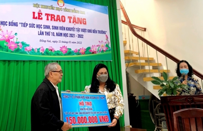 Vedan Việt Nam “tiếp sức học sinh, sinh viên khuyết tật vượt khó đến trường”