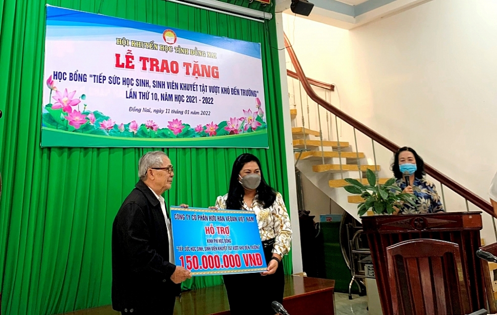 Vedan Việt Nam “tiếp sức học sinh, sinh viên khuyết tật vượt khó đến trường”