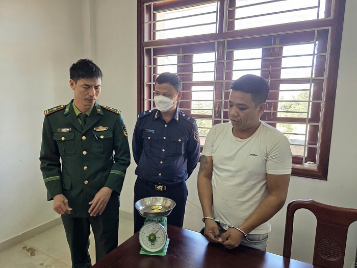 VIDEO: Bắt đối tượng vận chuyển trái phép 11,7 lượng vàng